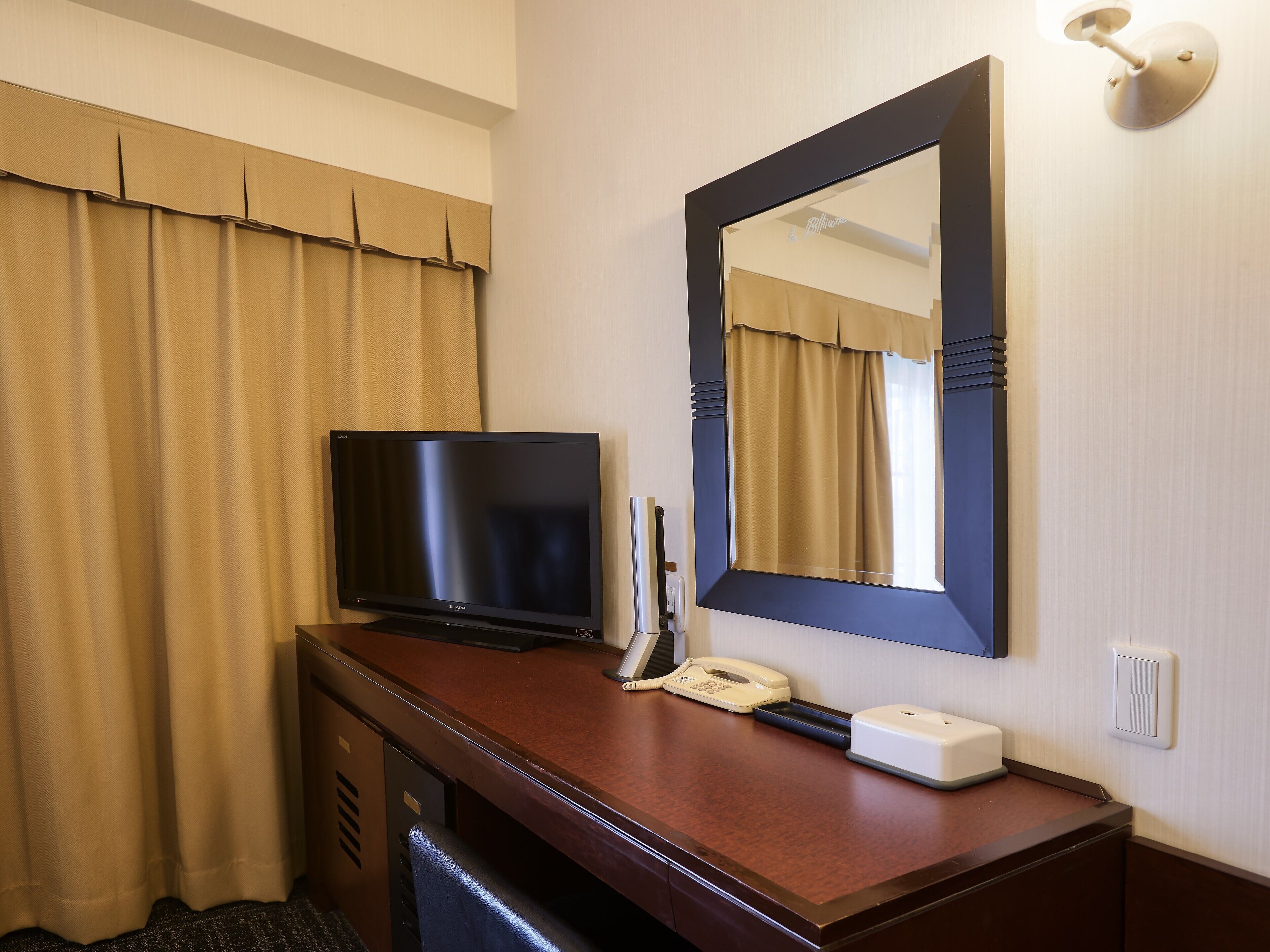 basic double room, 1 double bed, non smoking | 1 bedroom, desk, iron/ironing board, free wifi