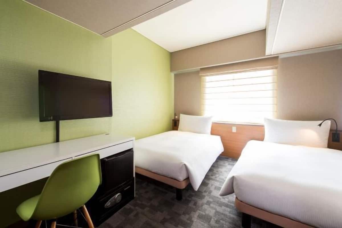 Premium bedding, in-room safe, iron/ironing board, free WiFi