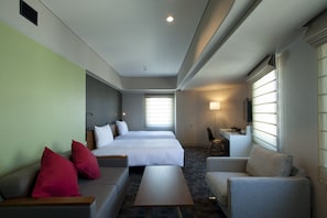 Premium bedding, in-room safe, iron/ironing board, free WiFi