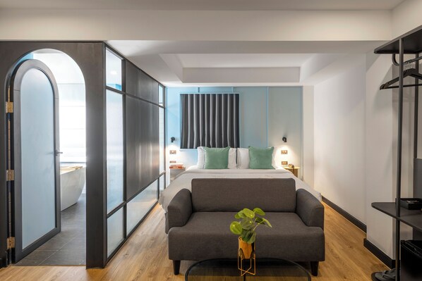 ห้องสวีท, เตียงใหญ่ 1 เตียง | มินิบาร์, ตู้นิรภัยในห้องพัก, ผ้าม่านกันแสง, Wi-Fi ฟรี