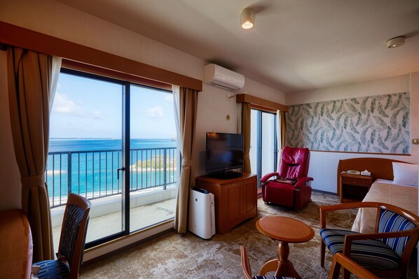 Daunenbettdecken, Verdunkelungsvorhänge, Bügeleisen/Bügelbrett