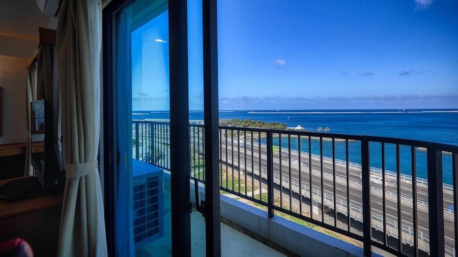 那霸海灘邊酒店