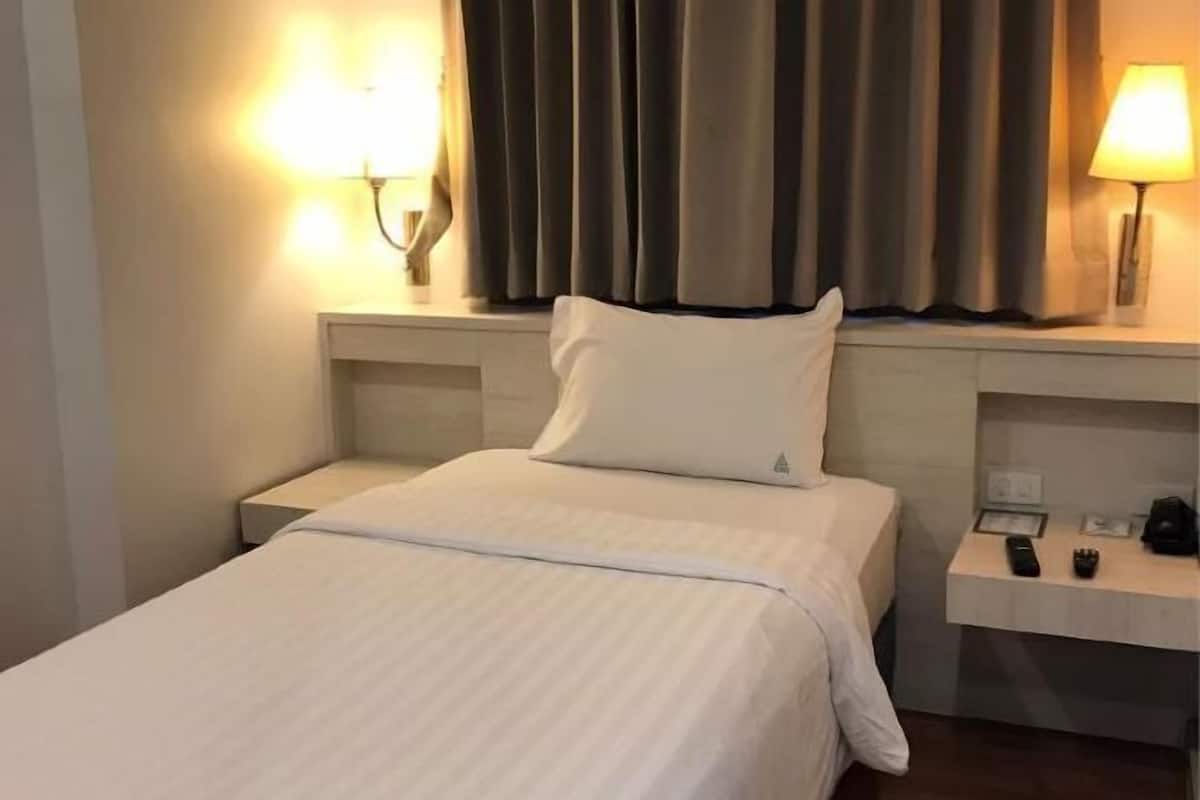 In-room safe, free WiFi, bed sheets