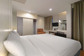Deluxe Room, 1 Double Bed | In-room safe, free WiFi, bed sheets - Ten Stars Hotel Pratunam (Bangkok)