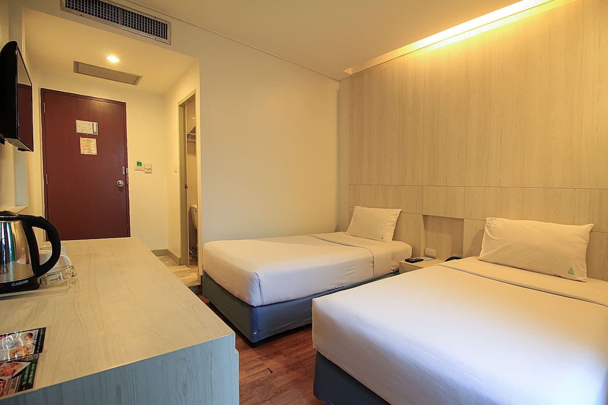 In-room safe, free WiFi, bed sheets