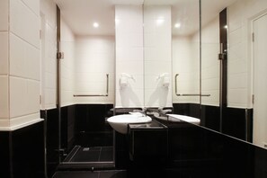 Standardzimmer, 1 Doppelbett | Badezimmer | Handtücher