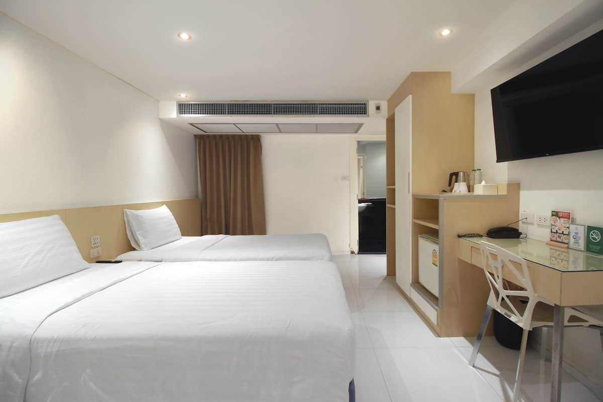 Quarto standard, 2 camas de solteiro | Cofres nos quartos, Wi-Fi de cortesia, roupa de cama