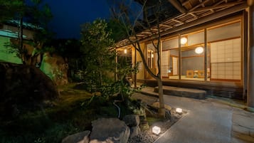 Suite, no fumadores (with Private Japanese Garden) | 1 dormitorio, wifi gratis, ropa de cama