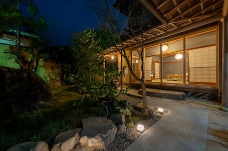 ์ค์ํธ, ๊ธ์ฐ (with Private Japanese Garden) | 1 ๊ฐ์ ์นจ์ค, ๋ฌด๋ฃ WiFi, ์นจ๋ ์ํธ