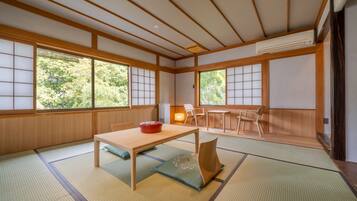 Family Room, Non Smoking | Free WiFi, bed sheets