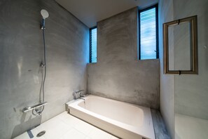 스위트, 금연 (with Private Japanese Garden) | 욕실 | 헤어드라이어, 타월