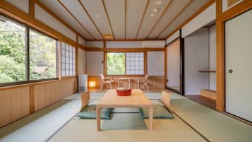 Family Room, Non Smoking | 1 bedroom, free WiFi, bed sheets