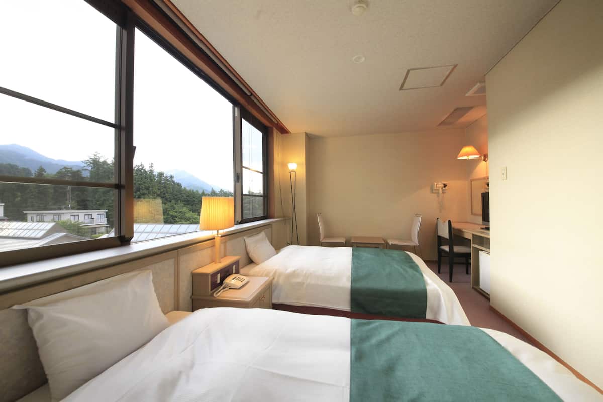 Quarto duplo, vista para o jardim