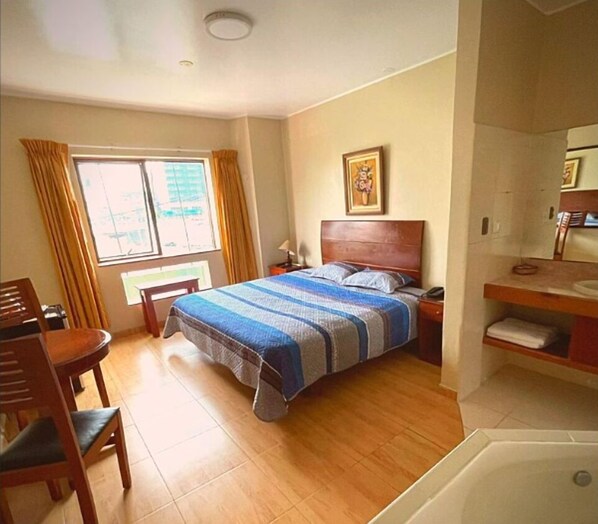 Allergikerbettwaren, Zimmersafe, Schreibtisch, kostenloses WLAN