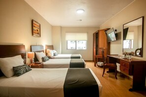 Hypo-allergenic bedding, in-room safe, desk, free WiFi