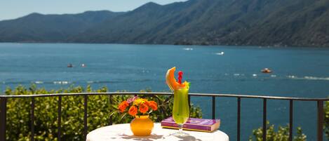 Eenpersoonskamer, uitzicht op meer | Balkon