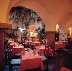 Breakfast, lunch and dinner served  - Hotel Tamaro (Ascona)