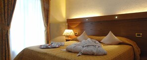 Junior Suite | Premium bedding, down duvets, in-room safe, individually decorated