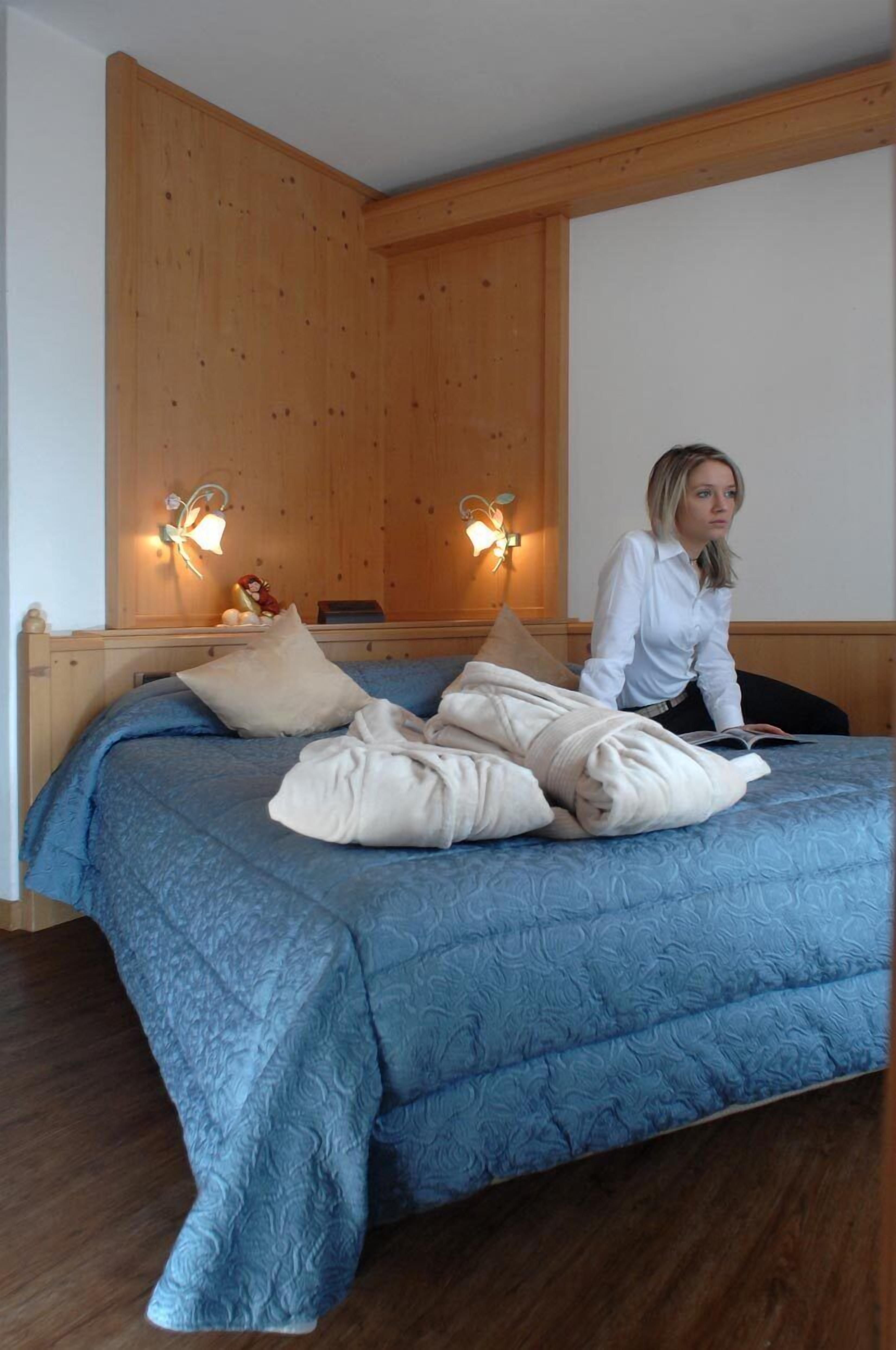 premium bedding, down duvets, in-room safe, individually decorated