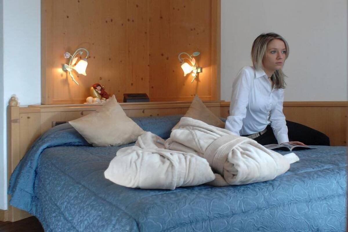 premium bedding, down duvets, in-room safe, individually decorated