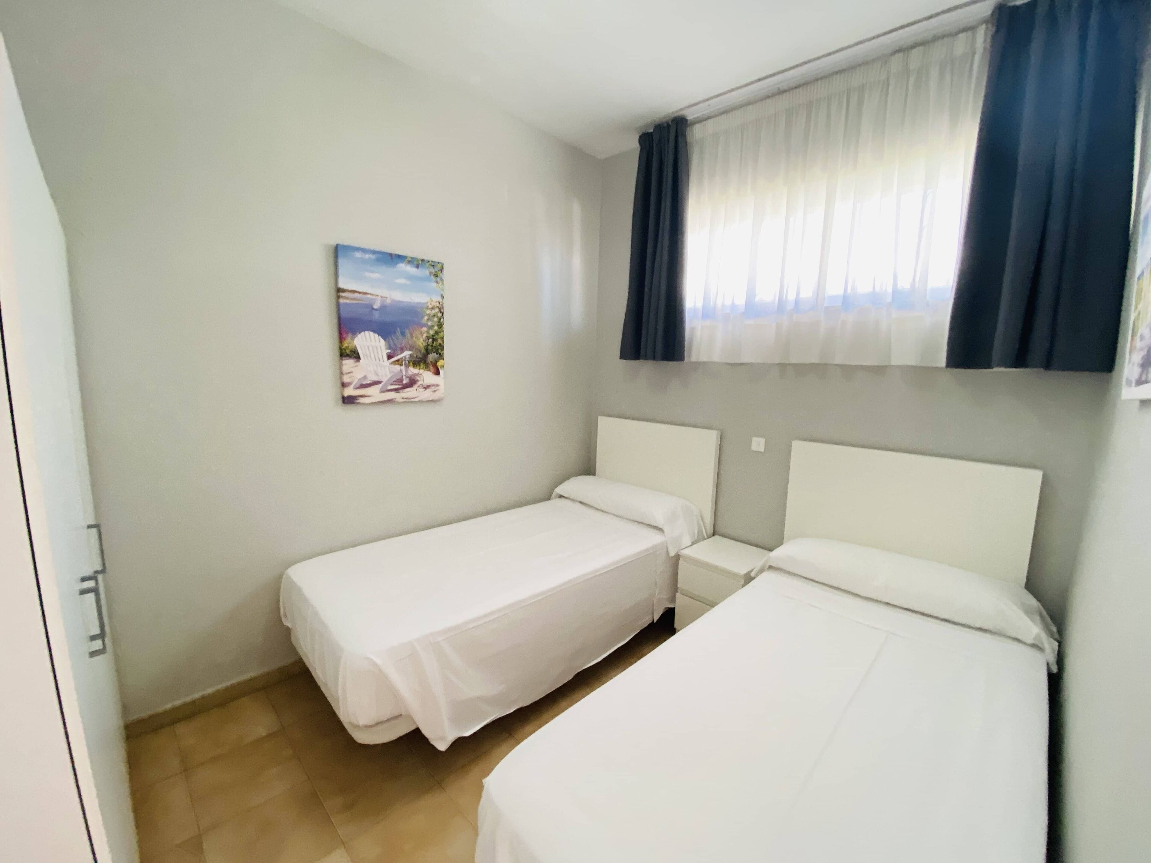 Minibar, WiFi (free), bed sheets