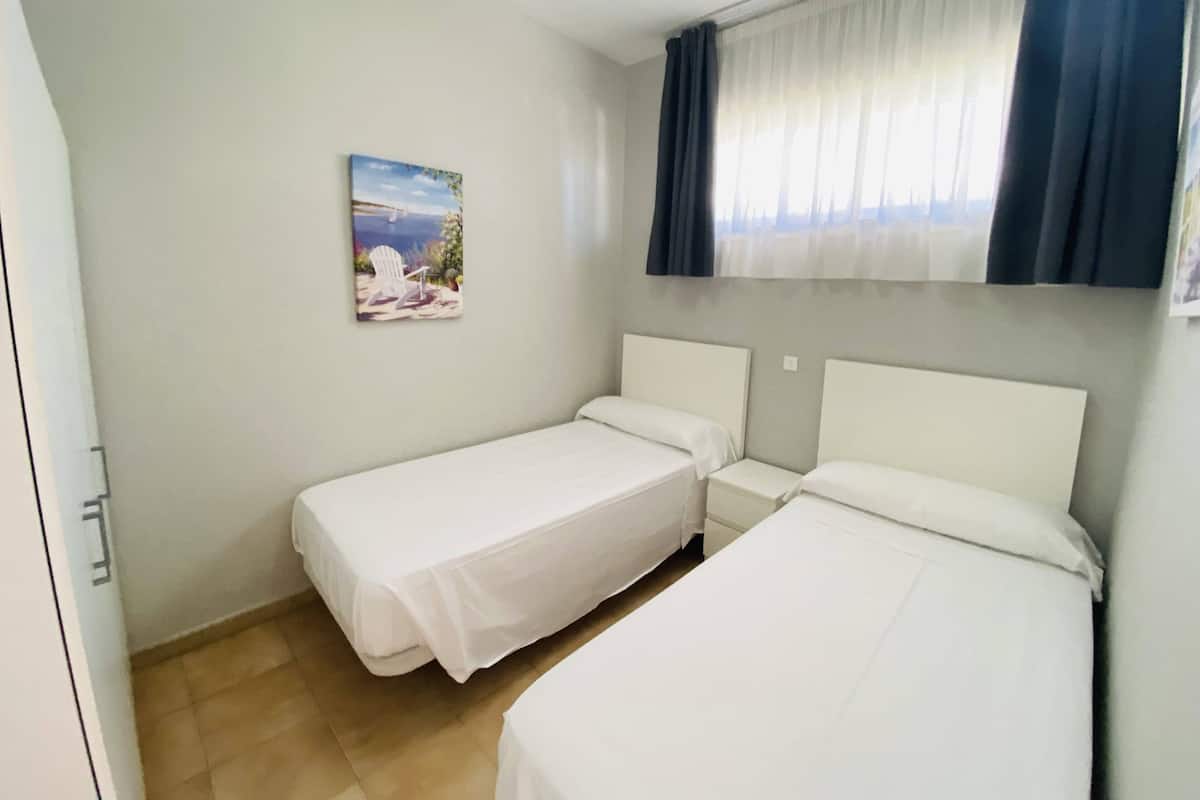 Minibar, WiFi (free), bed sheets