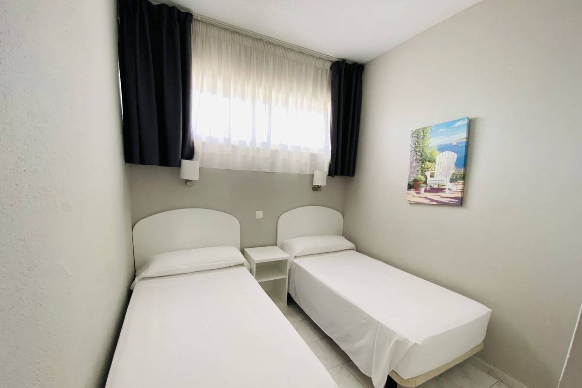 Een minibar, gratis wifi, beddengoed