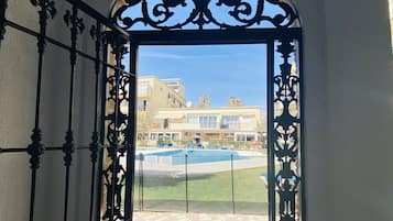 Camera familiare (sin ventana) | Minibar, Wi-Fi gratuito, lenzuola