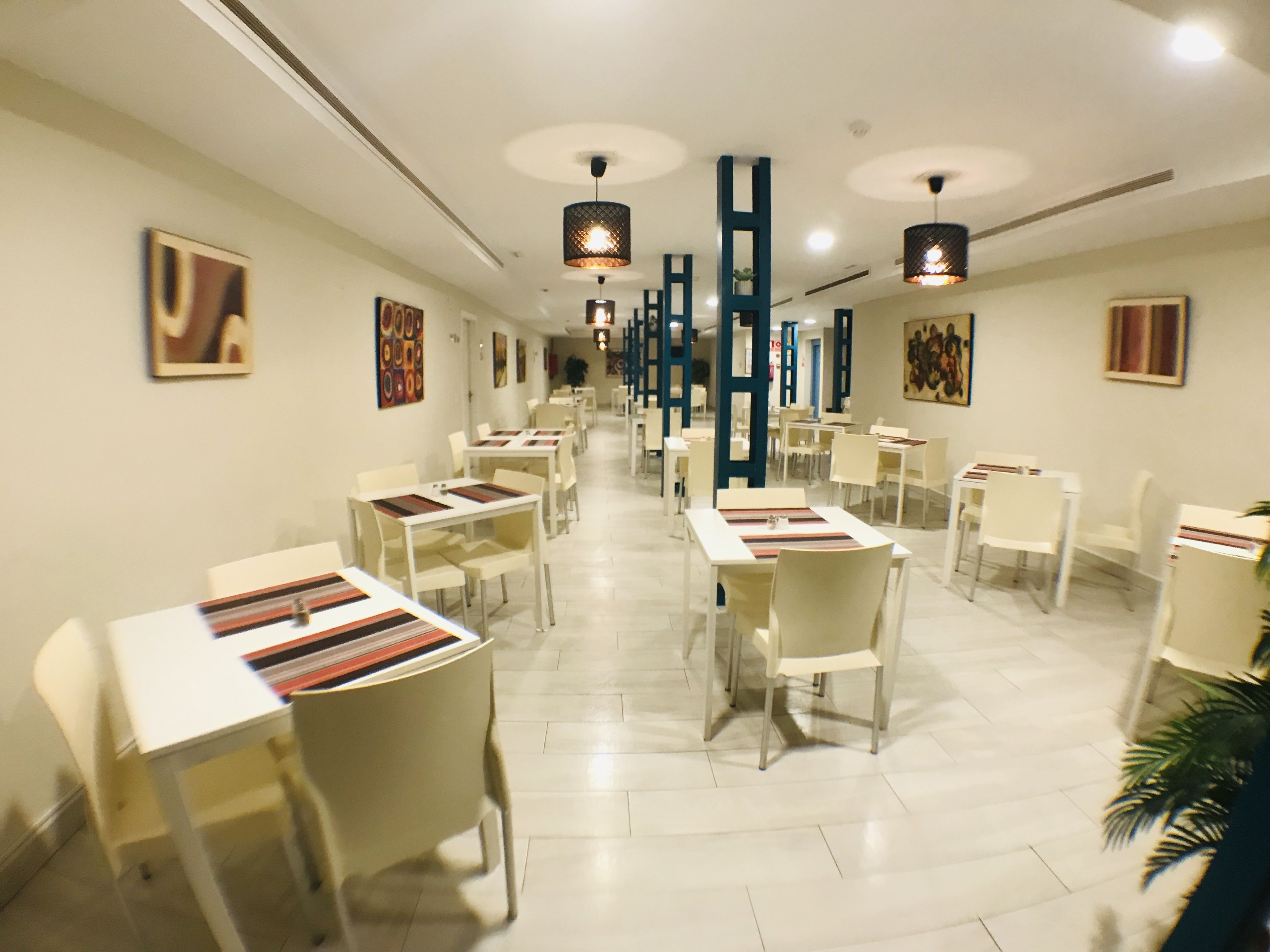 Daily continental breakfast (EUR 15 per person)