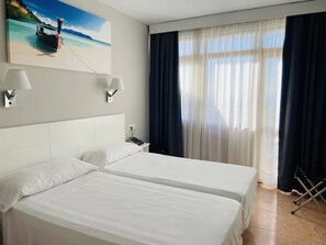 Minibar, free WiFi, bed sheets - Hotel Los Jazmines (Torremolinos)