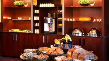 Dagelijks ontbijtbuffet (EUR 17.50 per persoon)