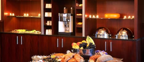 Petit déjeuner buffet (17.50 EUR par personne)