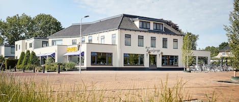 Fachada del alojamiento - Noche