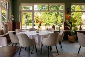 Frokost, lunsj og middag serveres