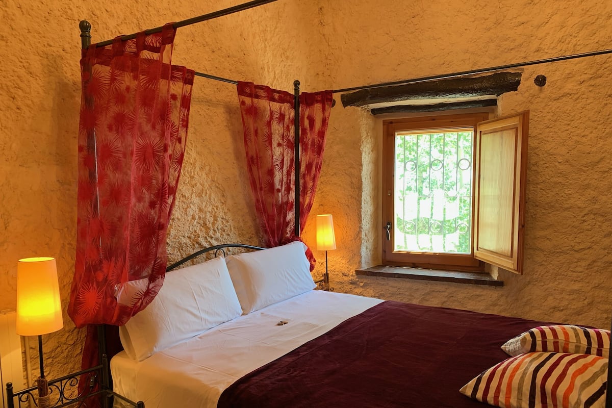 Romantische tweepersoonskamer, 1 queensize bed, en-suite badkamer, uitzicht op vallei | 1 slaapkamer, luxe beddengoed, Select Comfort-bedden