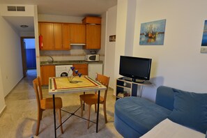 Apartment, 1 Bedroom | Private kitchen