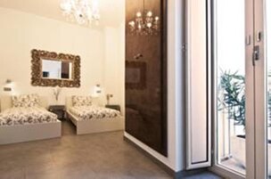 Edredones de plumas, colchones Select Comfort, minibar y caja fuerte