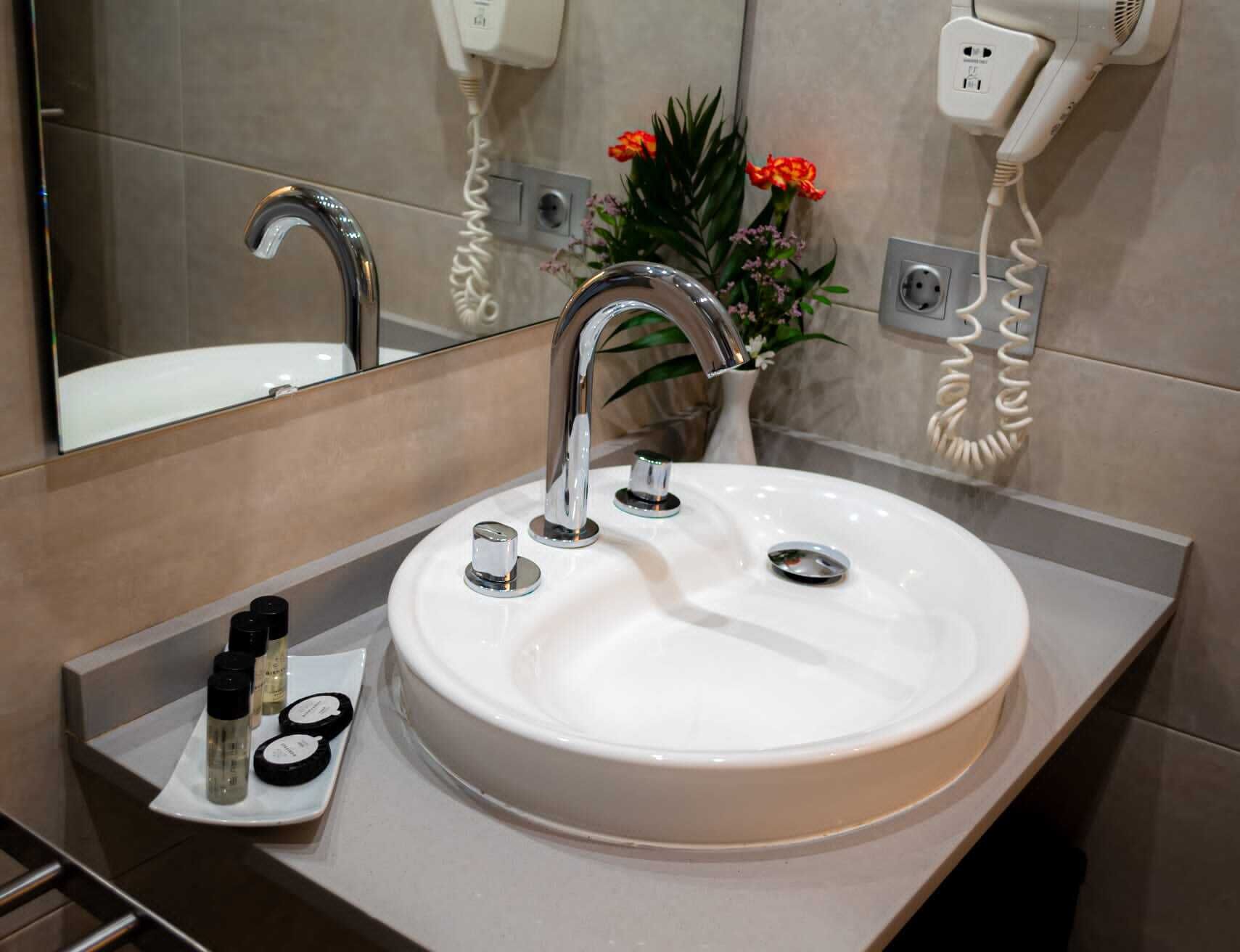 double room | bathroom | hair dryer, bidet, towels