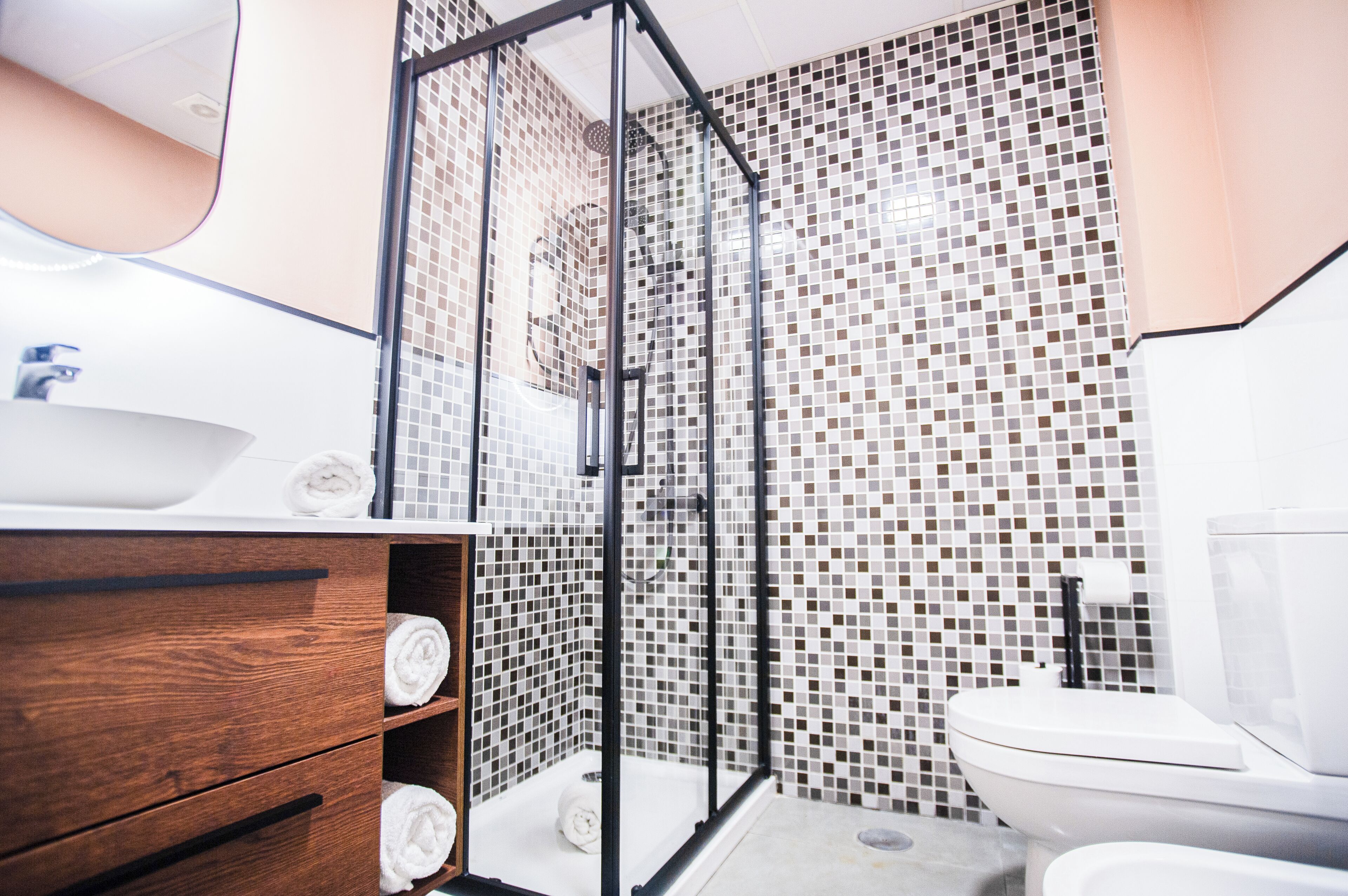 Appartement, 2 chambres | Salle de bain | Sèche-cheveux, bidet, serviettes fournies, savon