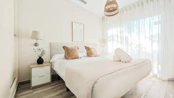 Cobertura, 1 quarto, terraço (Penthouse) | 2 quartos, edredons de pluma, ferros/tábuas de passar roupa