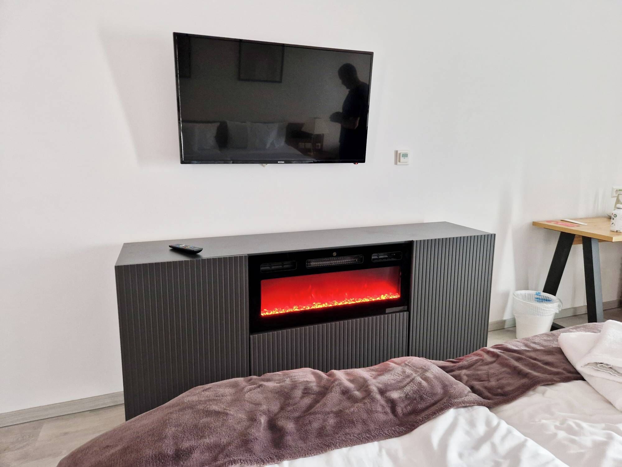 business double room | 1 bedroom, minibar, desk, blackout curtains