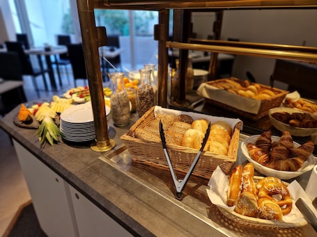 Breakfast area. Hotel Am Kurpark