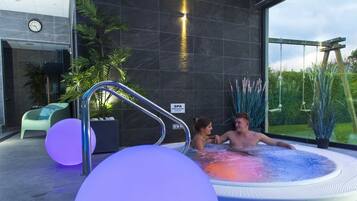 Een sauna, een bubbelbad, lichaamsbehandelingen, gezichtsbehandelingen