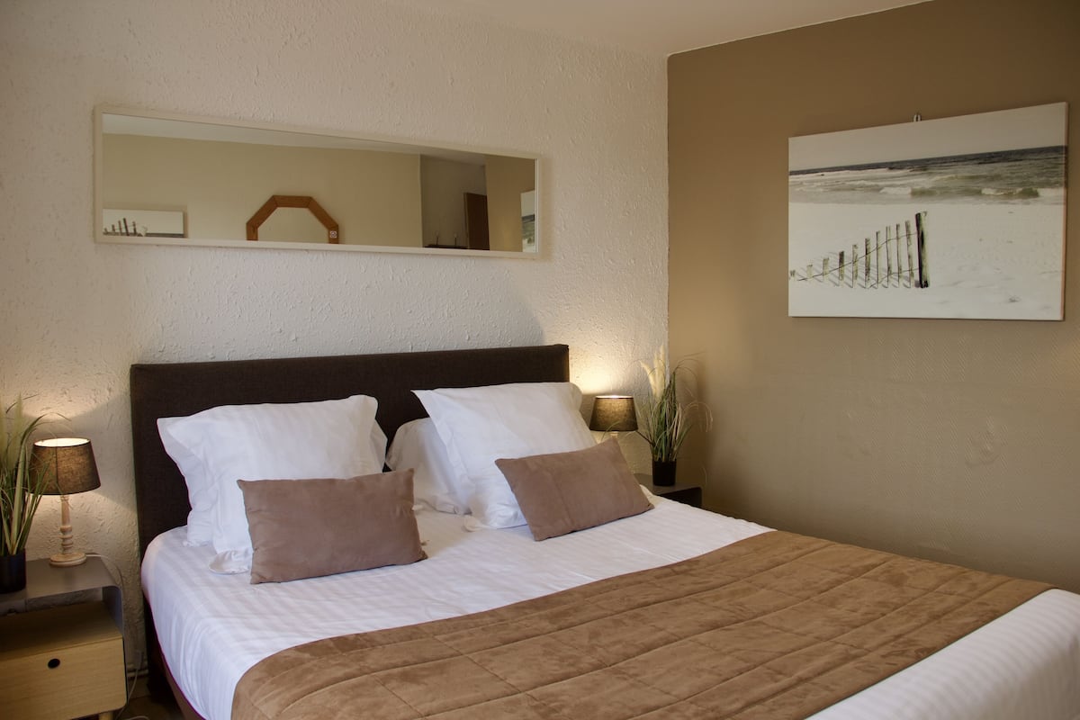 Classic Double Room | 1 bedroom, individually decorated, free cribs/infant beds, free WiFi