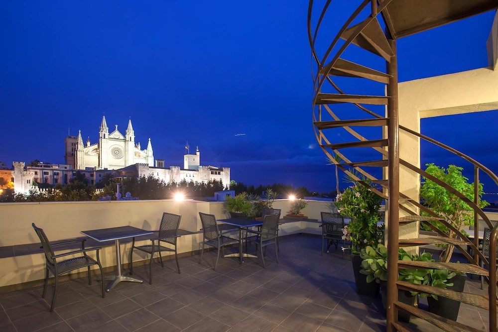 Hostal Apuntadores 8 by null