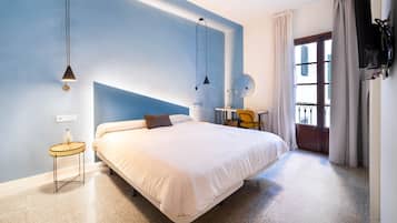 Classic Double Room | Down comforters, in-room safe, desk, laptop workspace