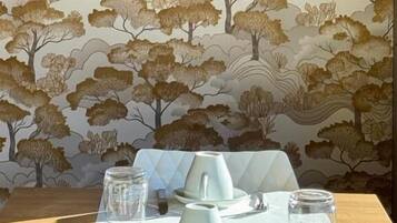 Petit déjeuner buffet (11 EUR par personne)