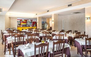 Frokost, lunsj og middag serveres