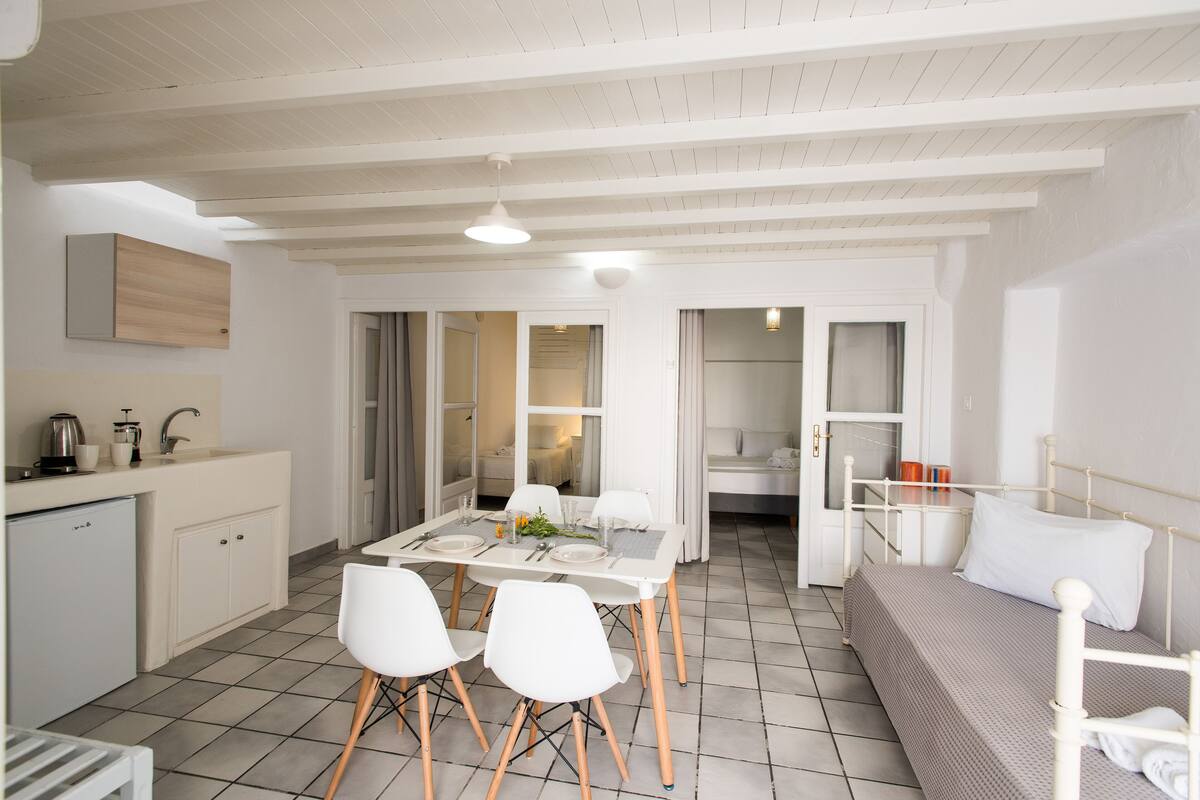 Apartment, 2 Bedrooms | Premium bedding, in-room safe, blackout drapes, WiFi (free)