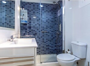 Superior-Apartment | Badezimmer | Haartrockner, Handtücher